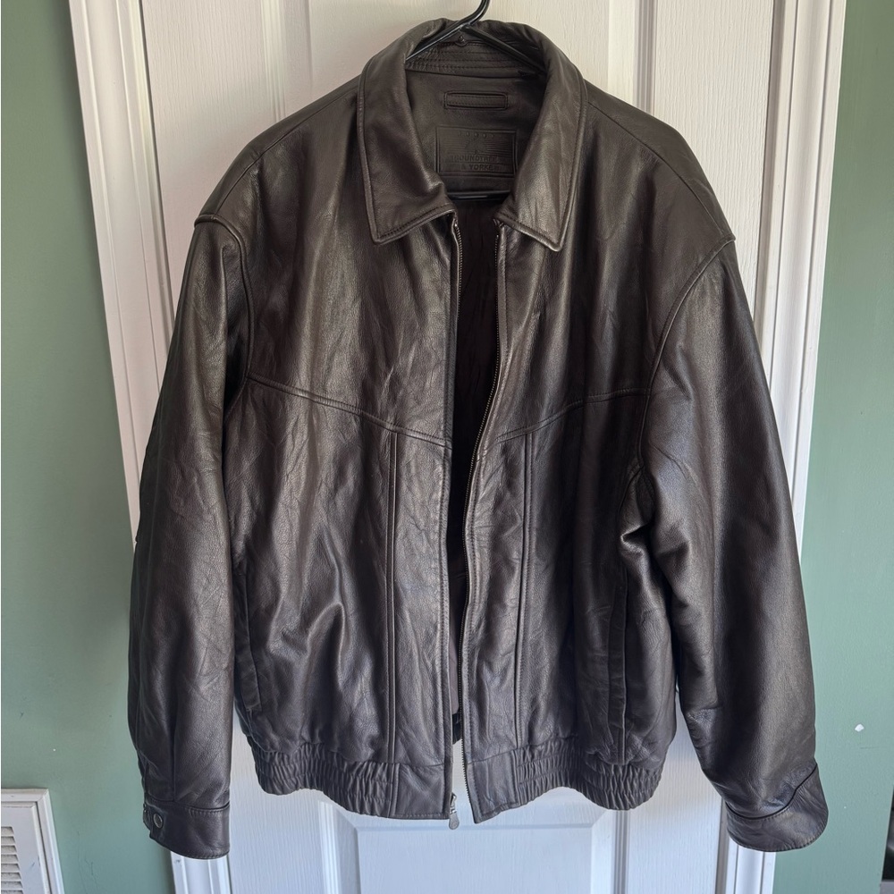 Roundtree and Yorke chocolate brown leather jacket size XL‎